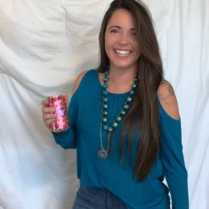 Women’s shoulder cut out shirt!